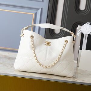 CHANEL White Quilted Shoulder Bag with Gold Chain Accent